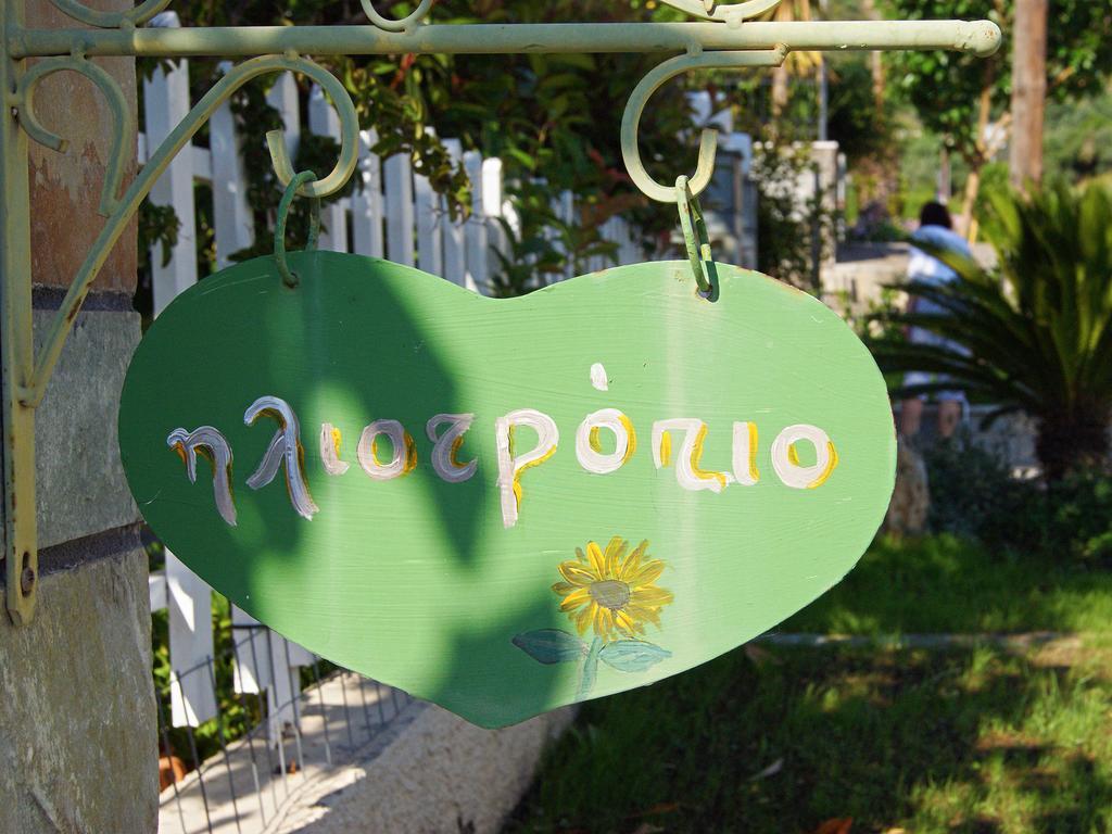 Iliotropio Studios Loutra Aidhipsou Exteriör bild